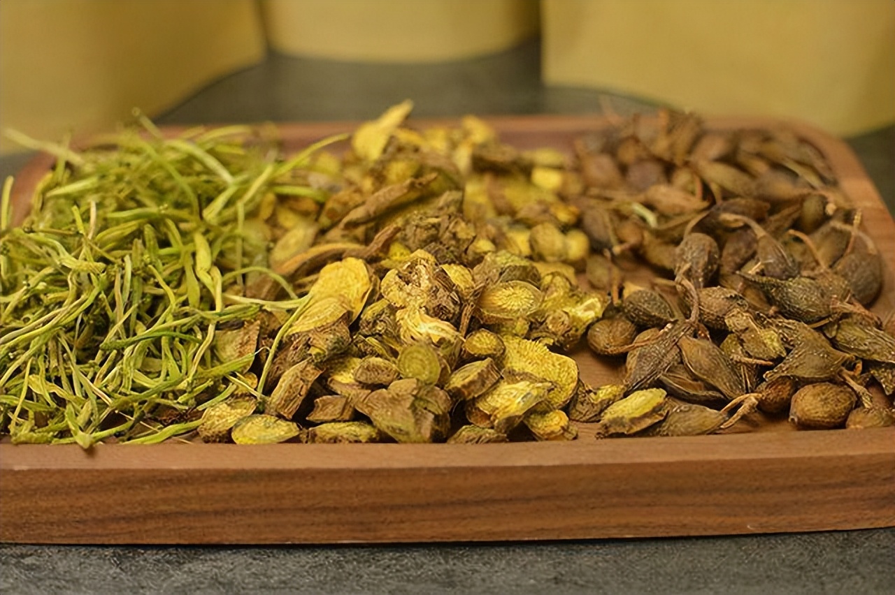 新龙甘消炎膏对痔术后疼痛及水肿的相关效性随机对照临床试验