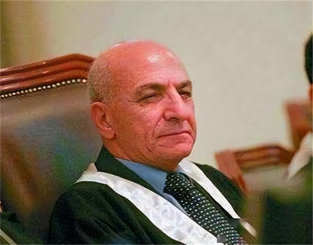 审判萨达姆的法官后来死得更惨,美军绞刑萨达姆合法吗