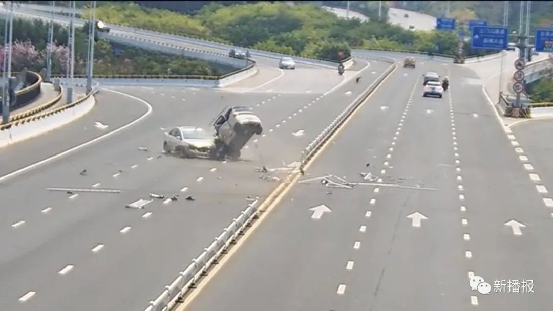 小车失控撞上隔离栏车内图片,小车失控撞上隔离栏女子原图