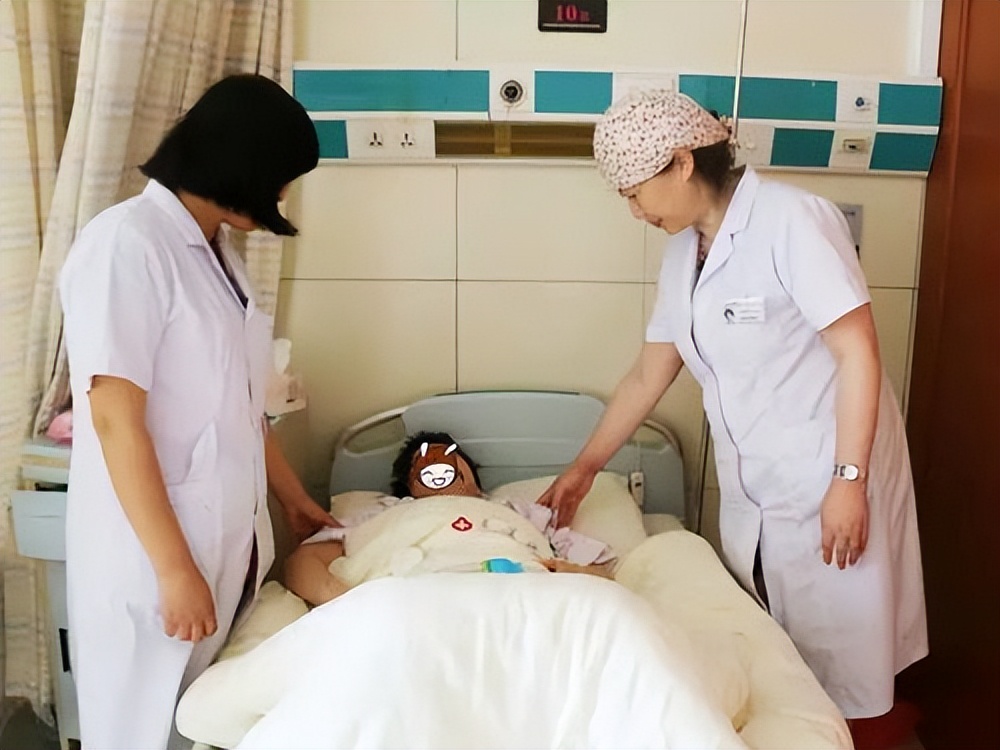 医院院长给女网红治痔疮,中山某医院院长治疗痔疮