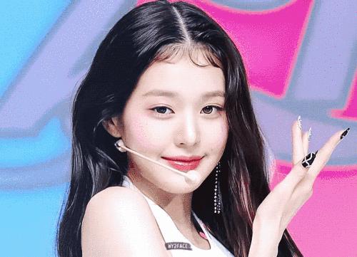 虞书欣赵露思都是圆脸编发模板,虞书欣同款低丸子头短发怎么梳