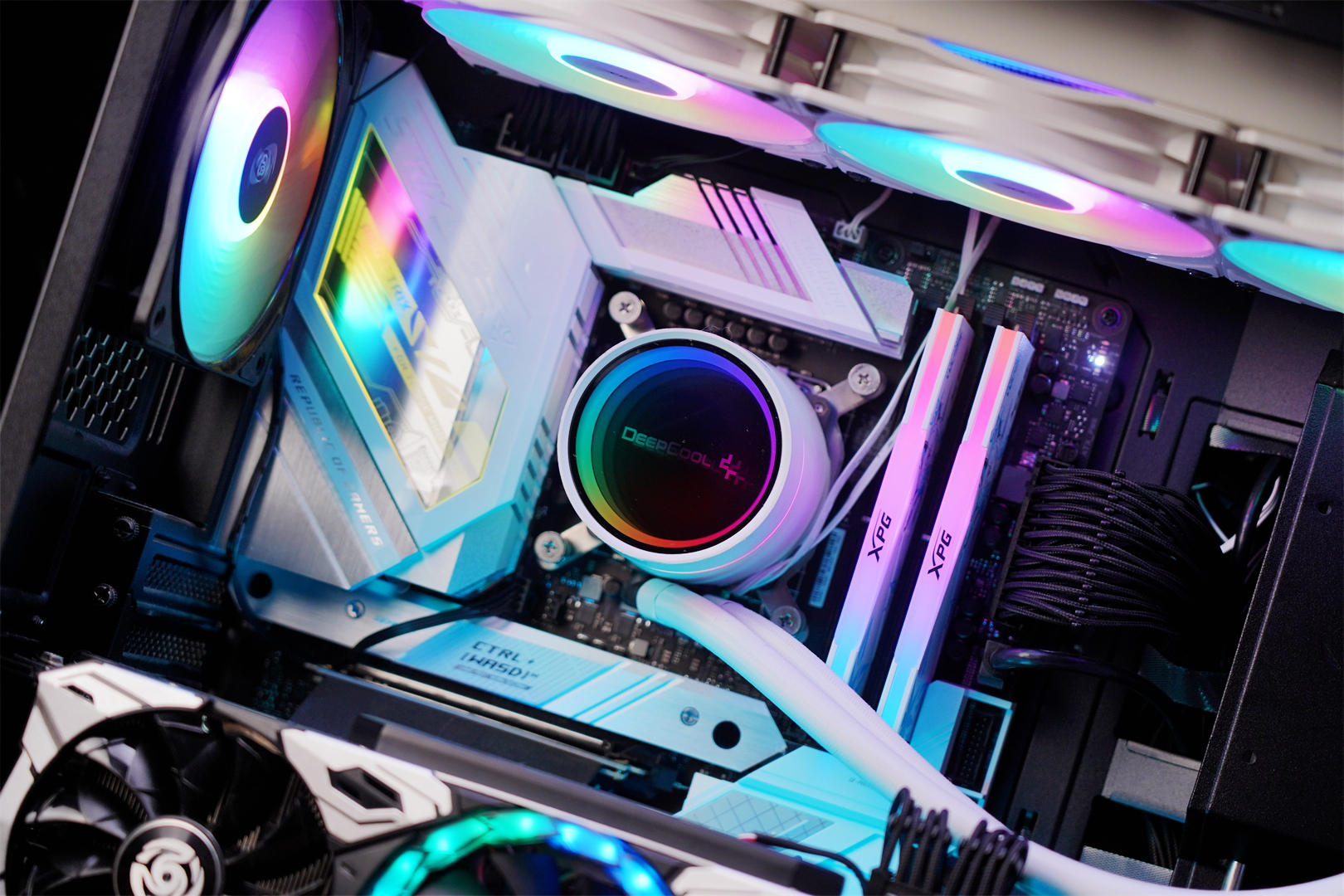 万事俱备，只等40系显卡上市，ROGTHOR1000PLATINUMII电源分享