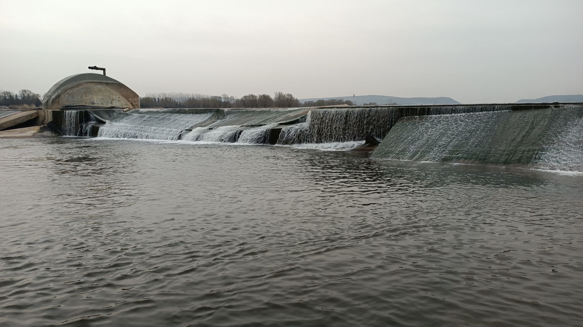 龙门石窟伊河钓鱼,龙门石窟钓鱼