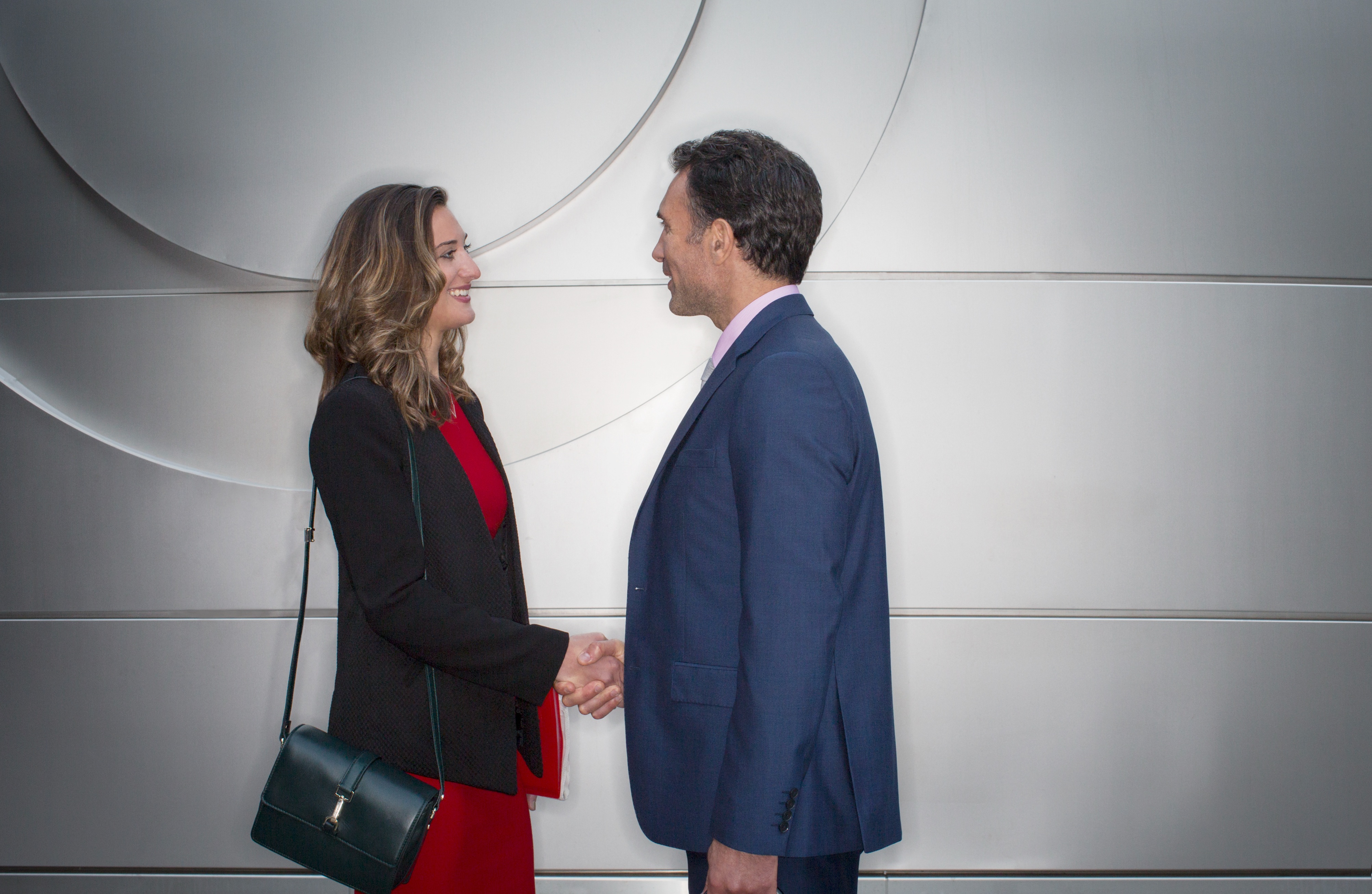 香港公司股东和董事,董事代表股东行使合法权益