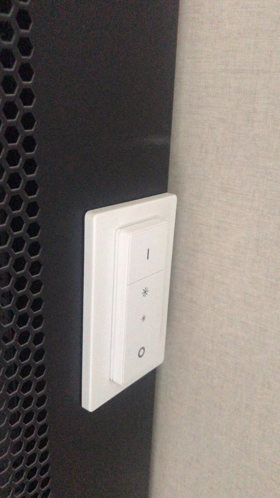 墙壁开关跟墙面开关有什么区别,无墙面开关