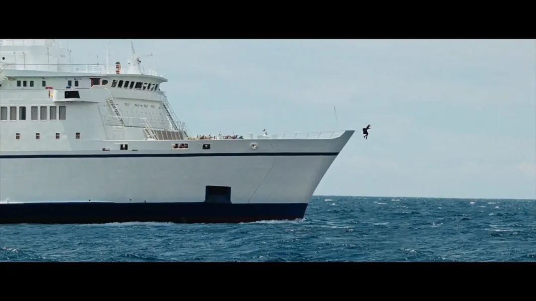 抱歉，该上热搜的是她，不是男足