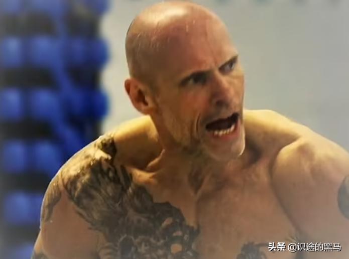 53岁退役球员,参加真人秀跳水,不小心把蛋摔碎,医生建议切除