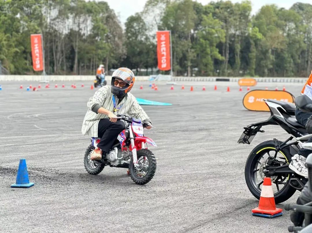 场地体验赫璐蛟龙系列运动休闲轮胎︱哎！不错哟