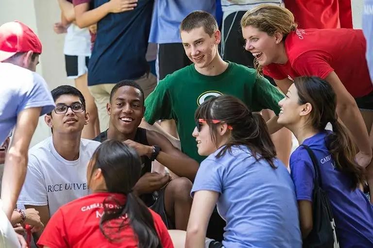 拜登宣布减免学生贷款,拜登免除学生贷款计划