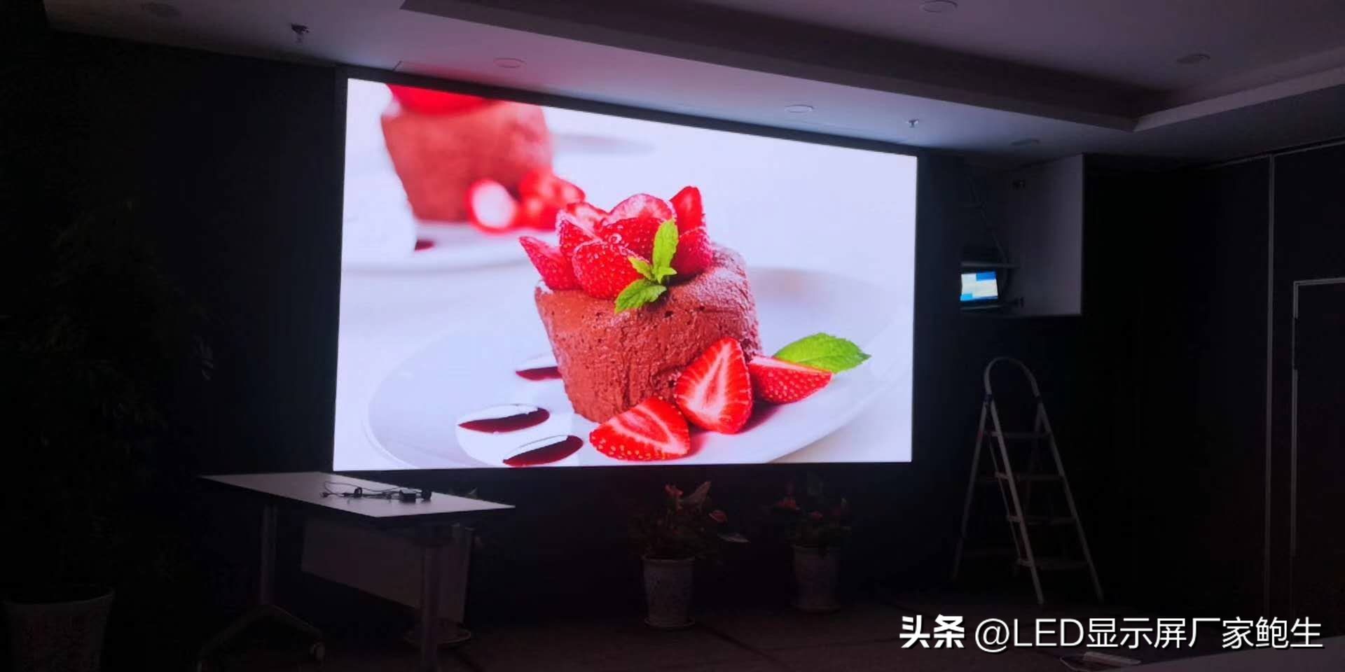 p1.5柔性全彩led显示屏价格,p1.53全彩led显示屏定做价格