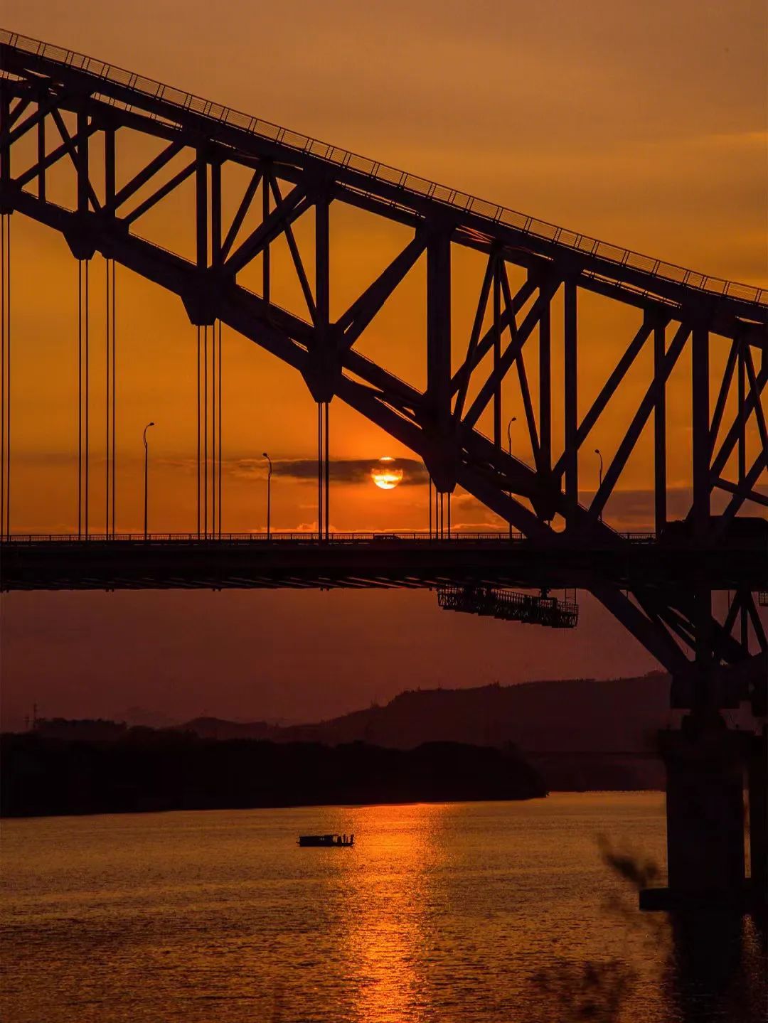 回到小县城朝九晚五,回到朝九晚五的心情说说