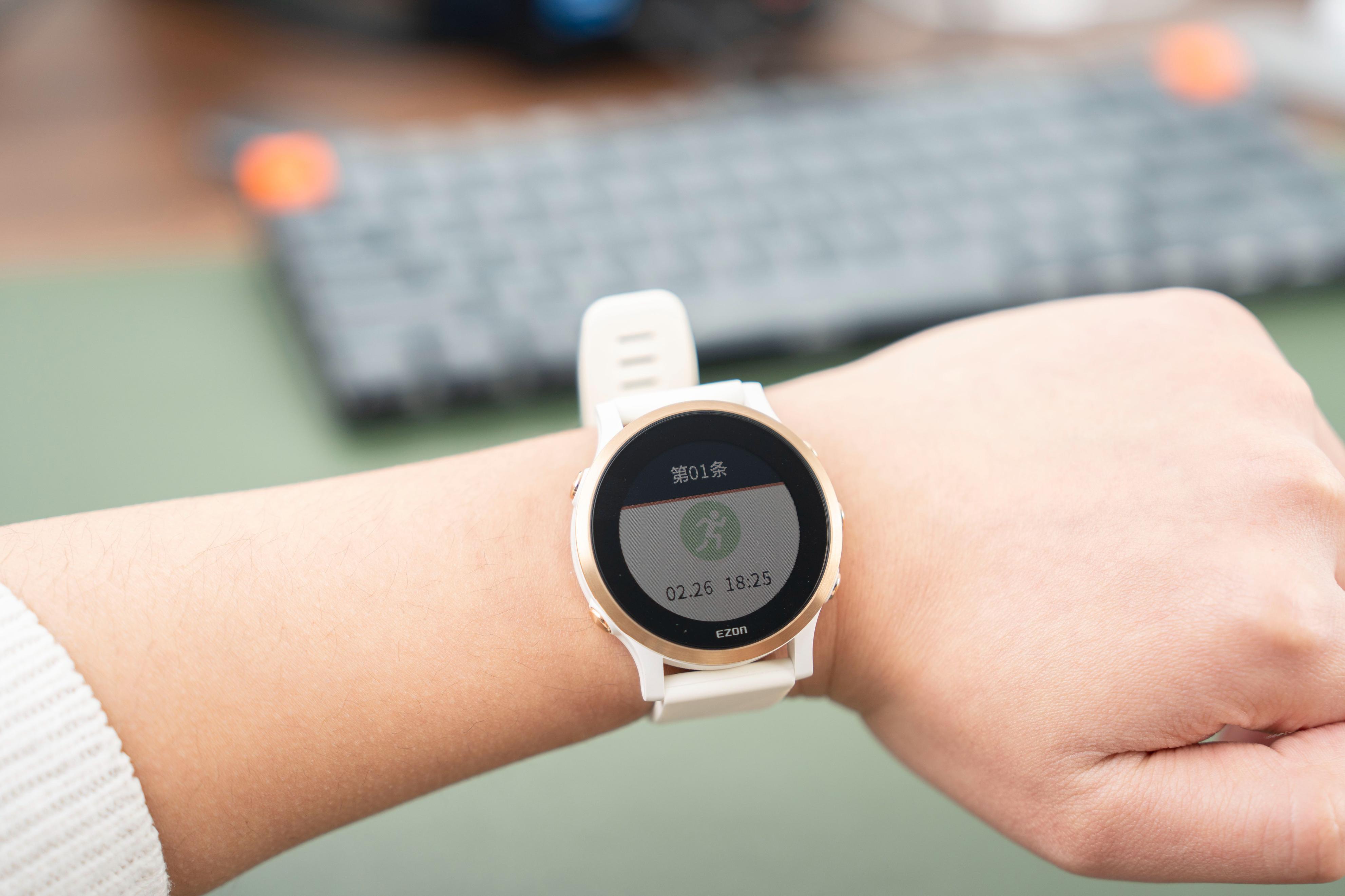 宜准r6手表定位怎么更新,不到一千的稳定器