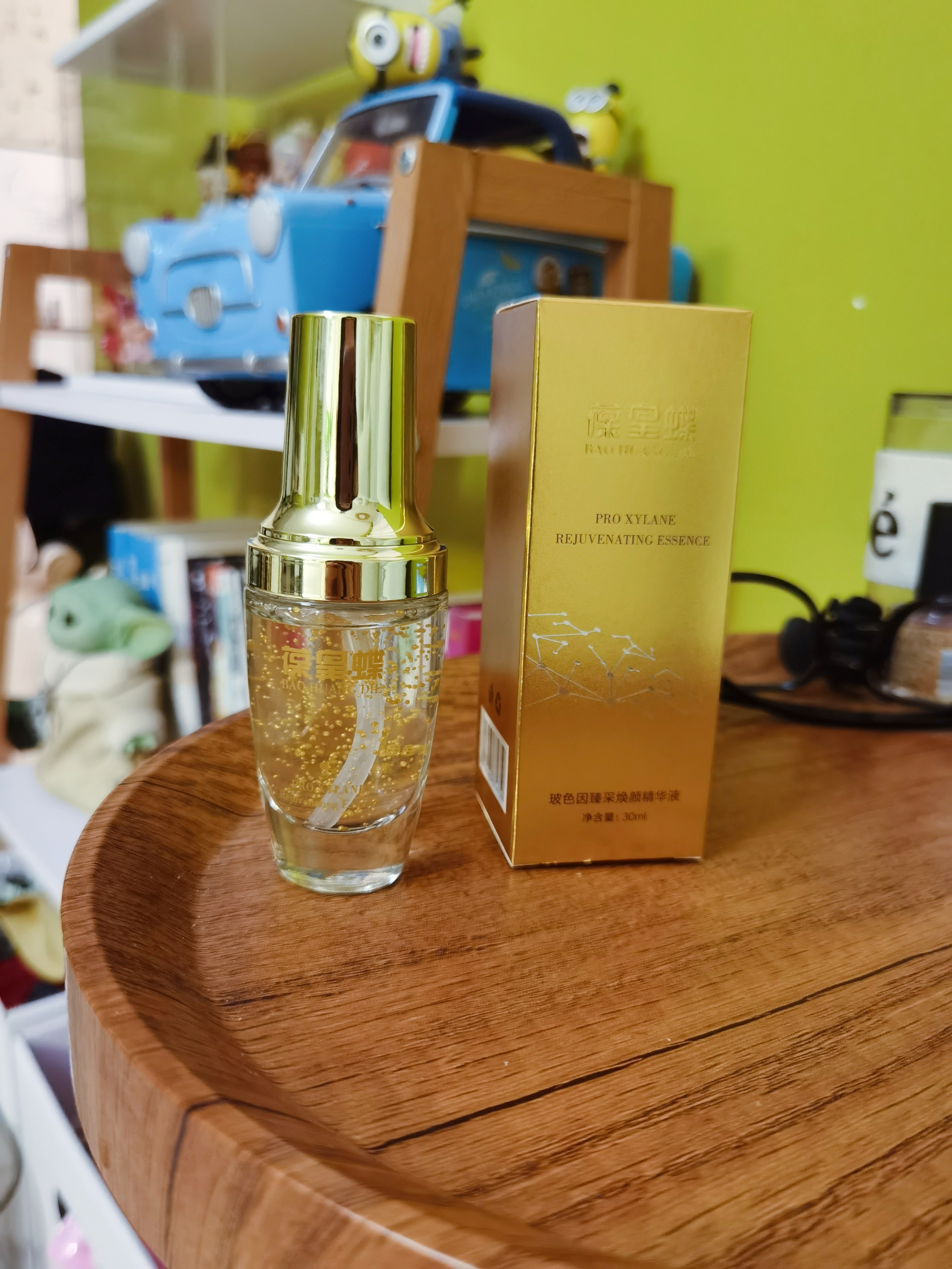 演员王嘉丽分享的“精华液”火了，别嫌是小品牌，真的超好用