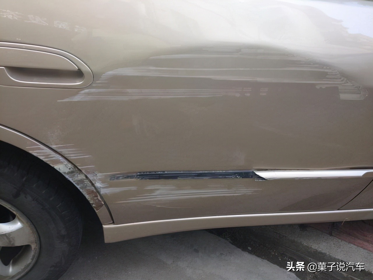 路边停车被人刮蹭对方跑了怎么办,车停路边被别人刮蹭能找到人吗