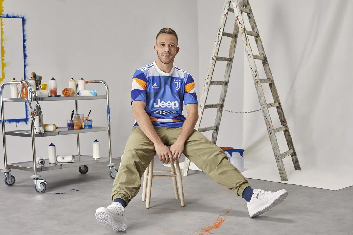 2018尤文主场球服,尤文图斯小魔仙10号