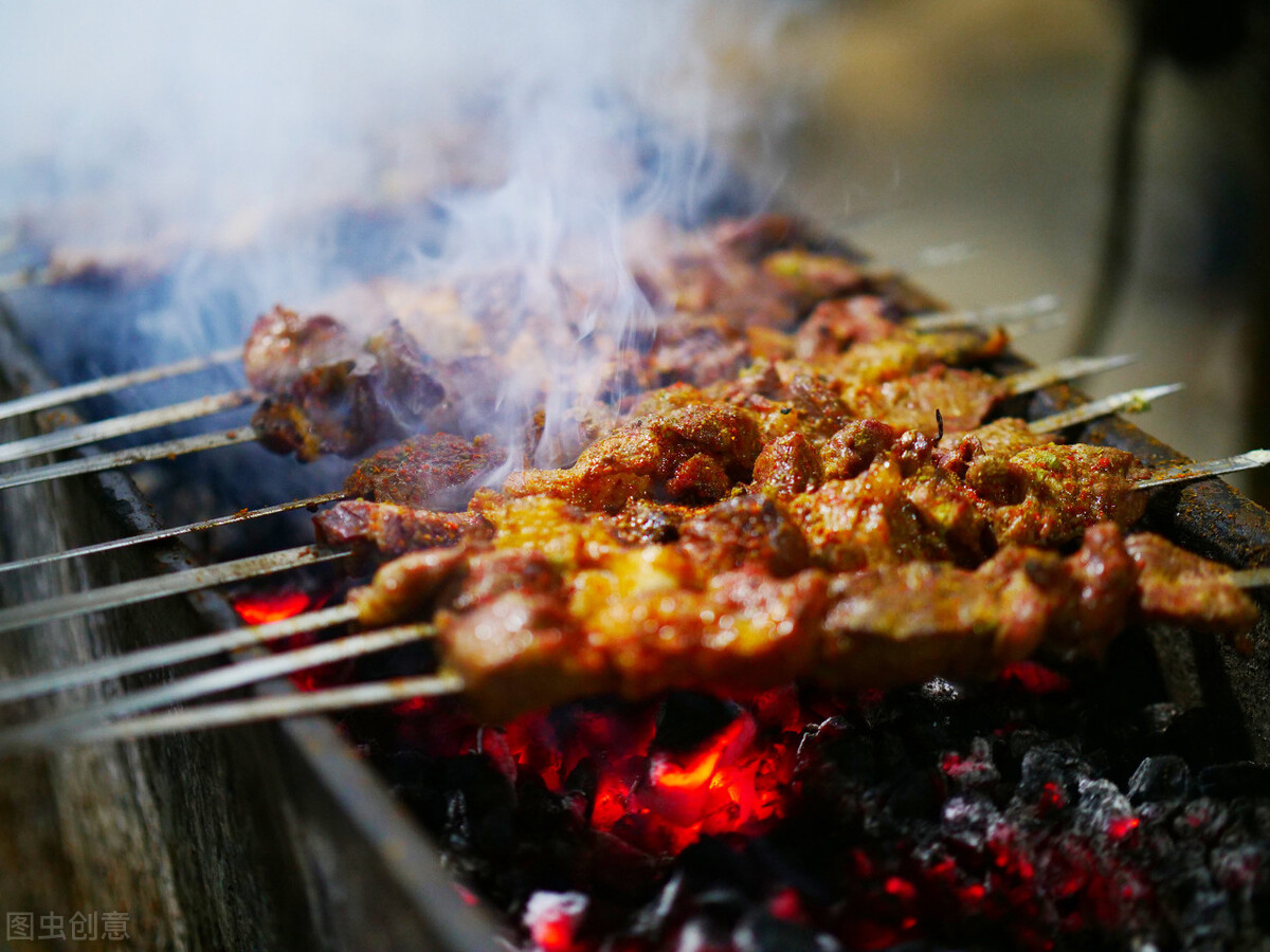 江西陈大姐开烧烤店，利用“免费烧烤”赚了230万，这策略真牛