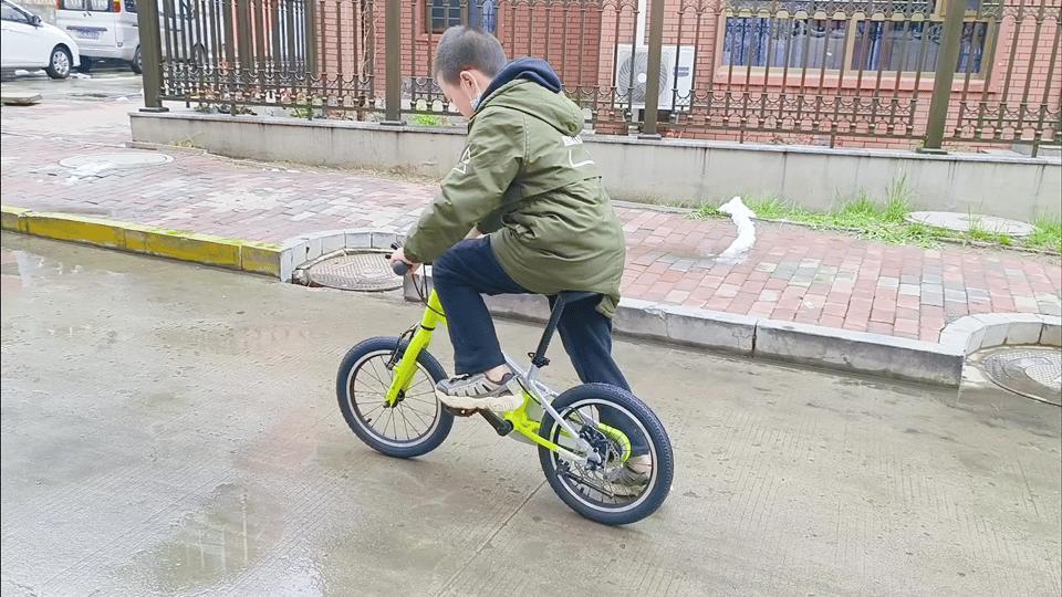 酷骑城市款儿童自行车f3,酷骑f3和迪卡侬儿童自行车哪款好