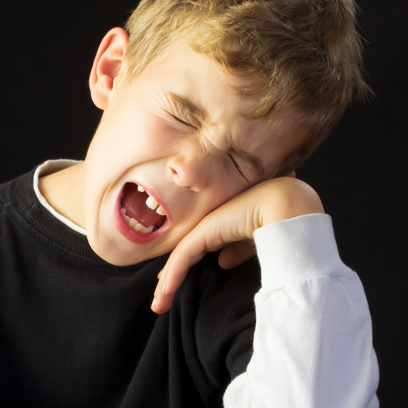 青春期孩子天天发火怎么办,孩子青春期动不动就发脾气爱哭闹