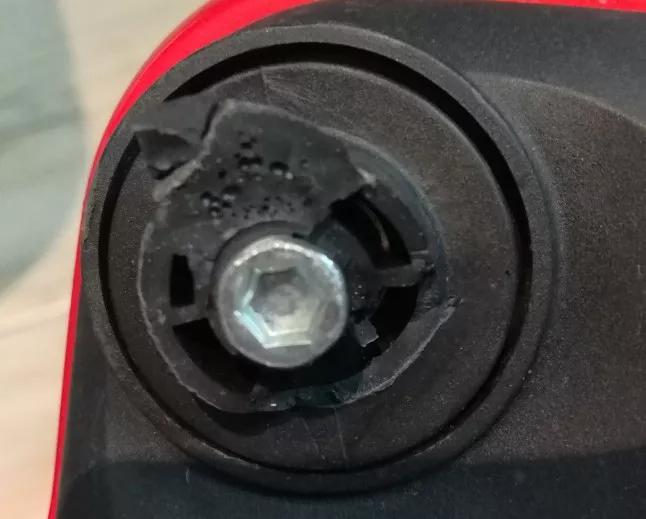 飞机托运把行李弄坏了找谁,飞机托运的箱子被搞坏了