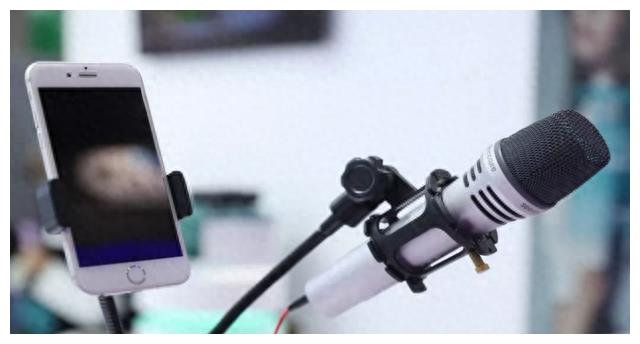 下身几乎全裸无下限!广西女子在多个地标处拍“不雅照”辣眼睛