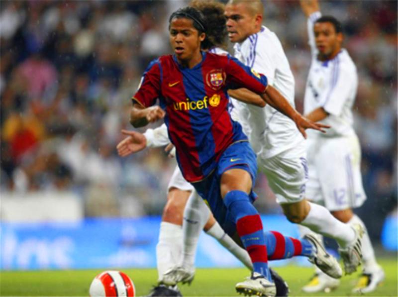 传说中的小罗接班人，却与梅西位置重叠，遭瓜帅清洗纯属咎由自取