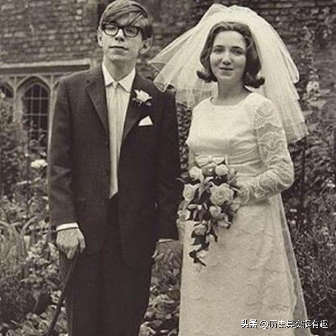 爱因斯坦vs牛顿vs霍金的智商,牛顿与霍金谁更伟大