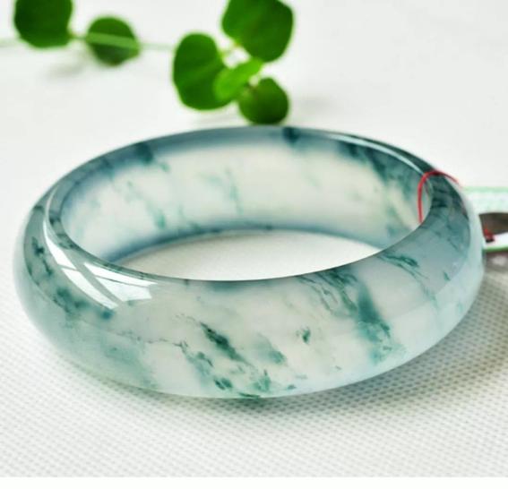 翡翠手镯是胶感好还是冰感好,翡翠手镯紧点好还是松点好