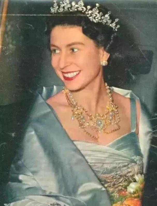 英国王室为什么喜欢珍珠,英国王室为什么有那么多珠宝