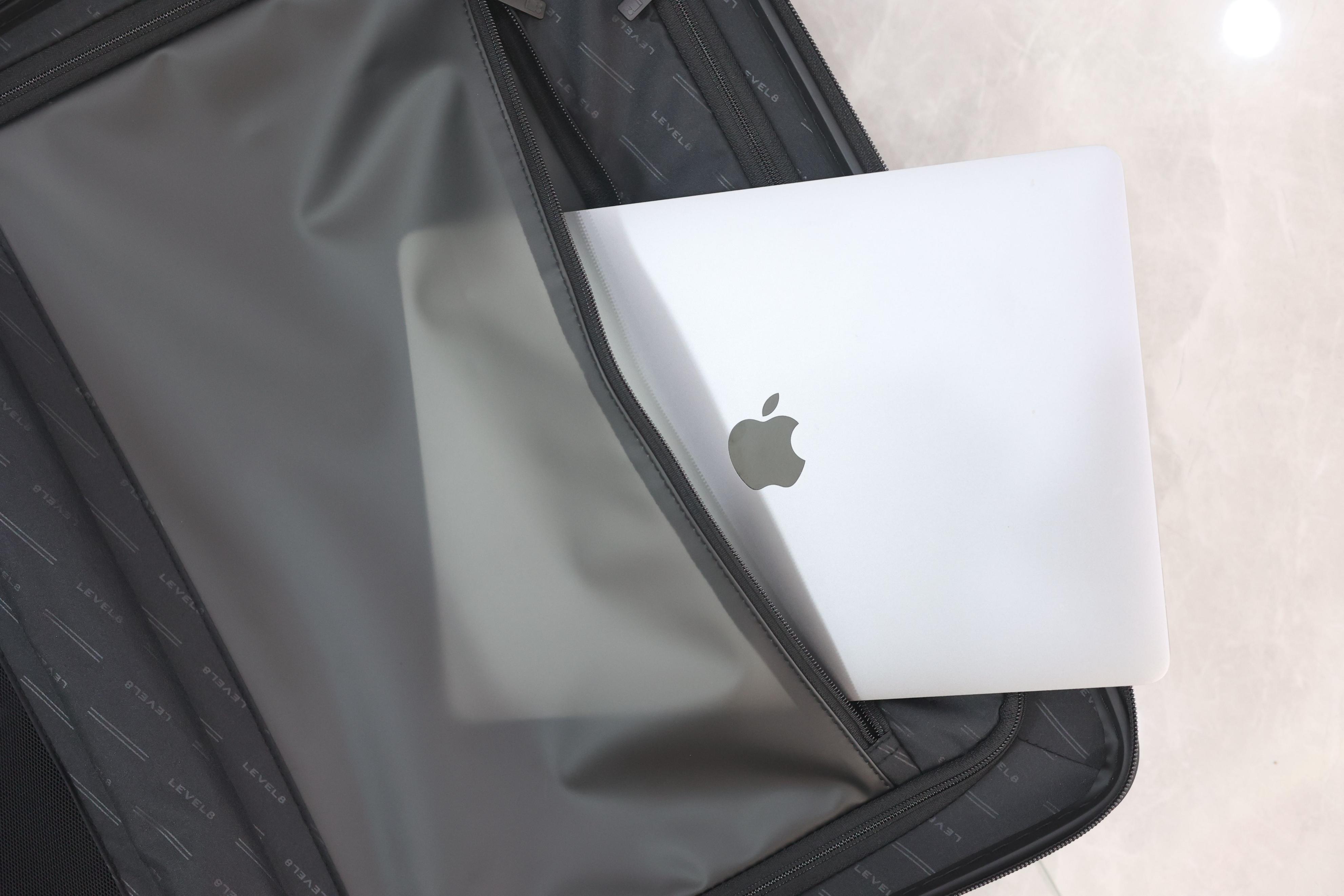 出差旅行的好伙伴，地平线8号拉杆箱方便实用