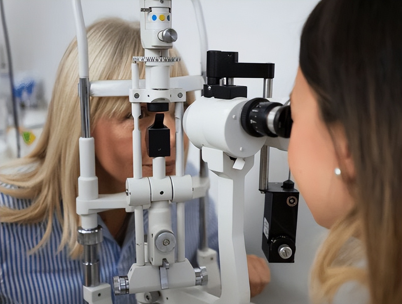 近视眼900度激光手术后遗症,近视眼激光治疗后有后遗症吗