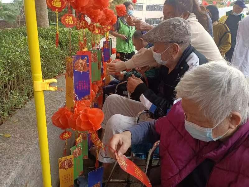 北京同仁堂蓝衣哥公益同盟开展元宵节送温暖活动