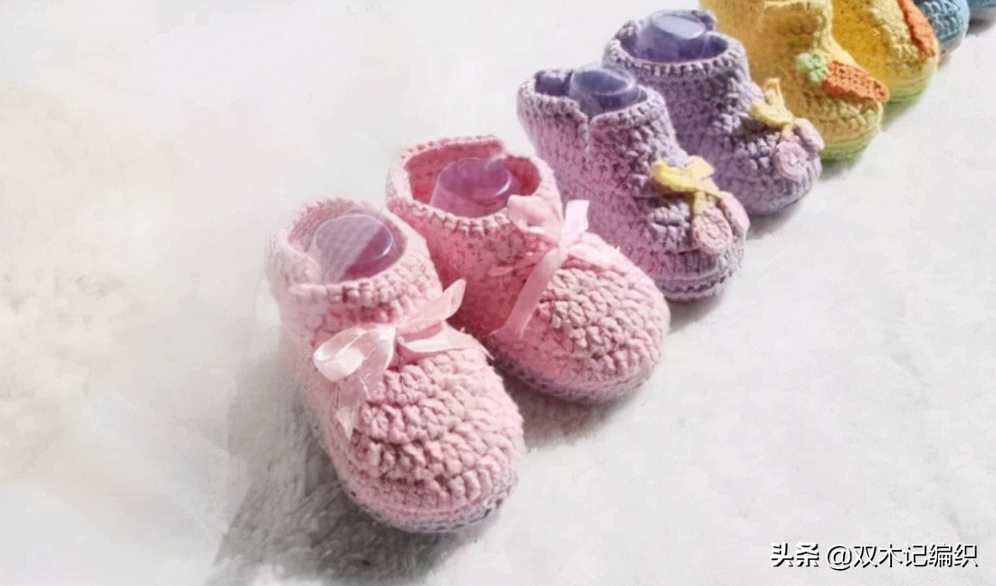 松鼠绒毛线婴儿鞋编织视频,网红毛线编织婴儿鞋视频