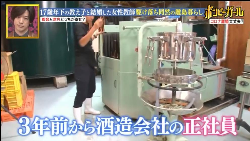 日本43岁女老师与小17岁学生相爱，私奔到海岛生活！网友慕了…