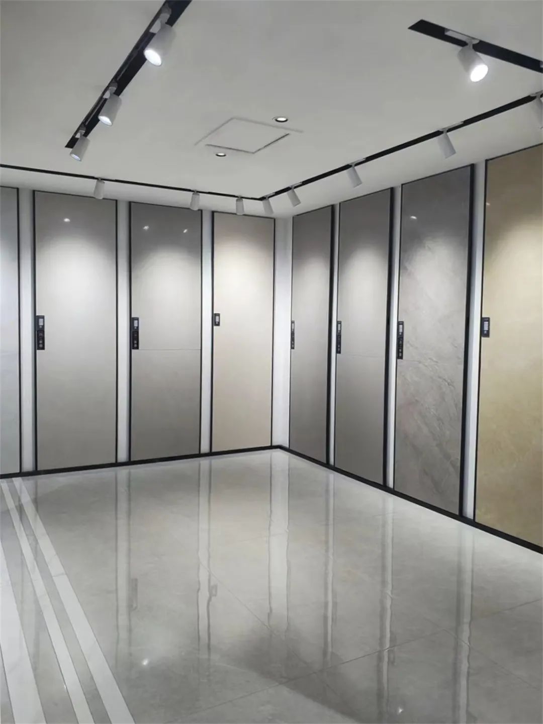 新润成瓷砖店面,新润成瓷砖无为旗舰店