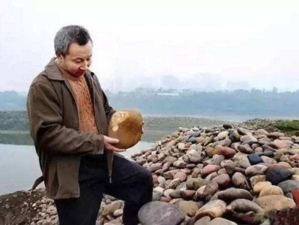 捡什么样的石头能发家致富 (捡石头真的可以发财吗)