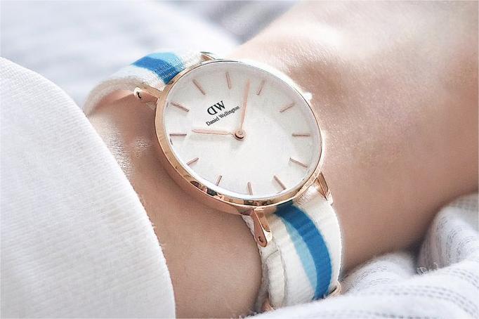 dw手表是哪个国家的,dw手表和coach手表哪个好