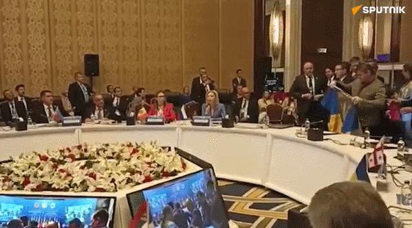 场内官员斗殴，场外军方内斗，俄罗斯到底怎么了？