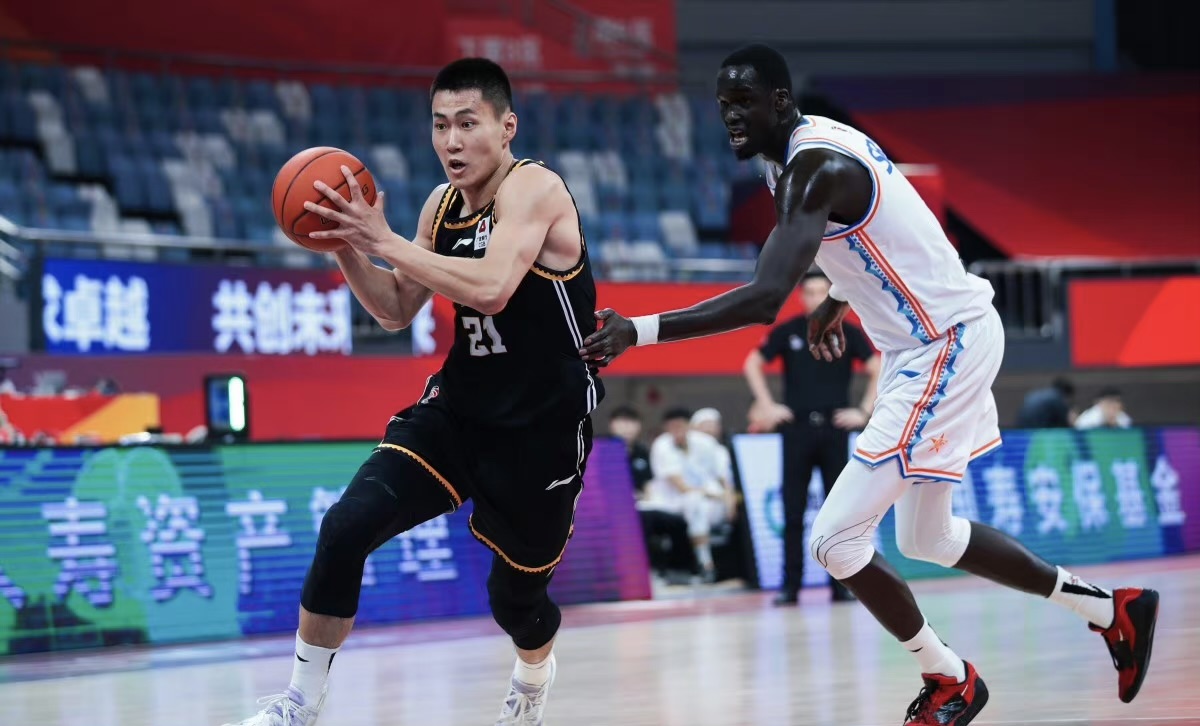 辽宁男篮半决赛杨鸣坐回板凳席,曝杨鸣或重返辽宁男篮