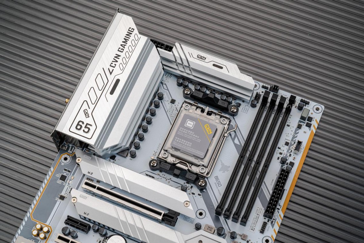 仅售1349元的白色系性价比大板！七彩虹CVNB650GAMINGFROZENV14巡洋舰主板测评