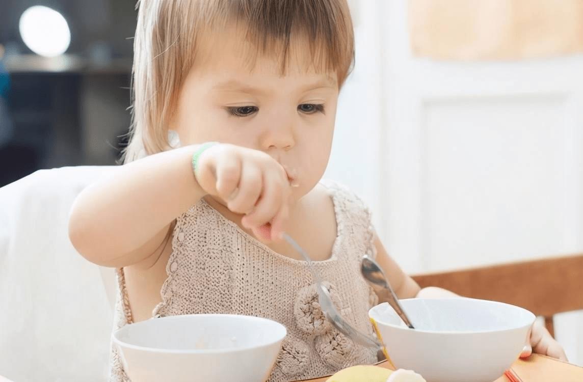 一岁宝宝能吃大人饭么,一岁半宝宝能吃大人吃的菜吗