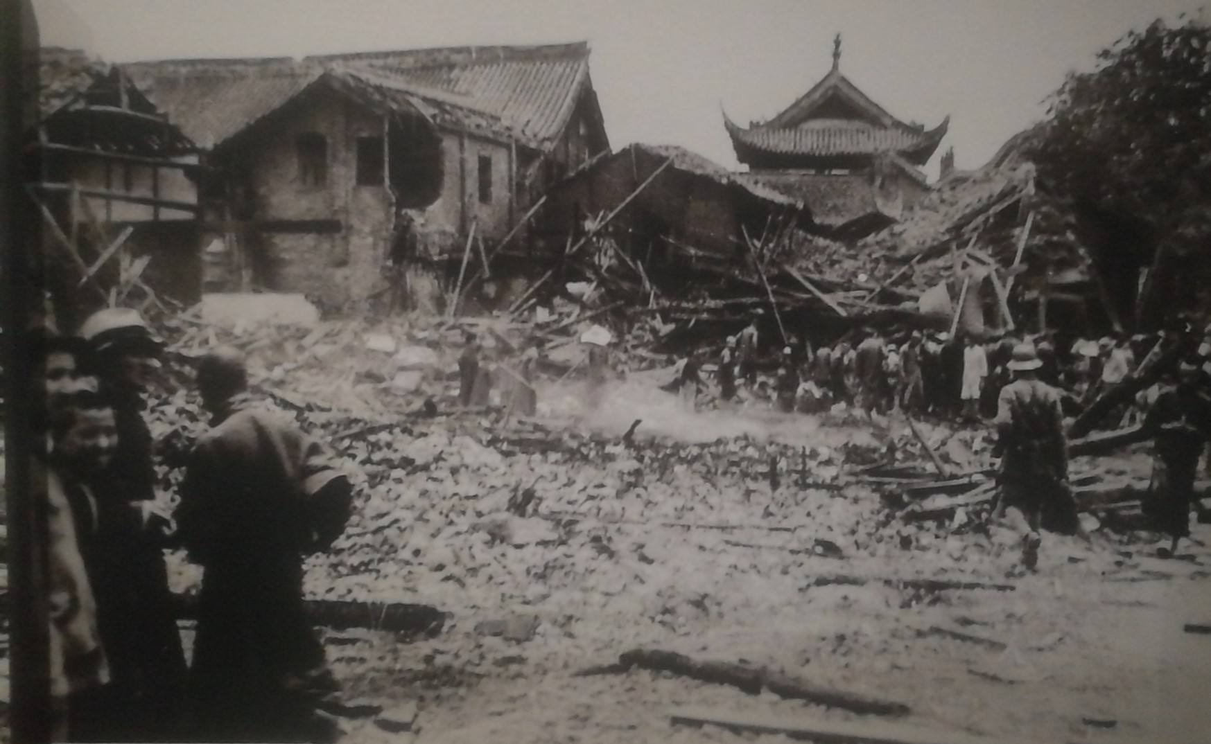 李梅火攻东京用了多少燃烧弹,1945年李梅轰炸日本东京