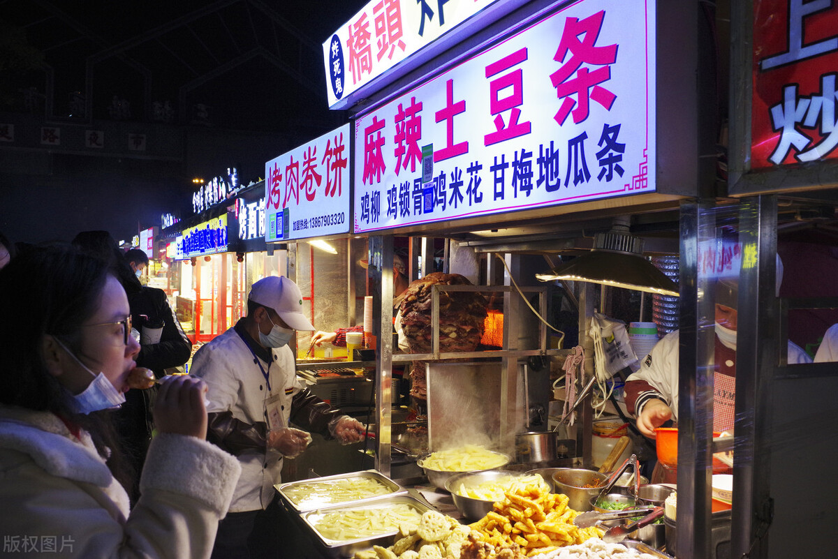摊主再回应买彩票中2547万后砸摊,夜市摊主中彩票兴奋掀桌
