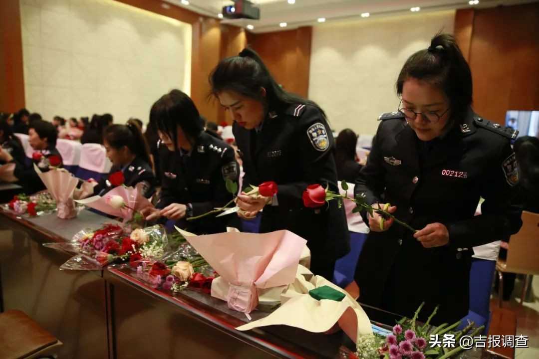 凝聚巾帼心，一起向未来！长白山公安局举办“三八”妇女节茶艺花艺交流活动