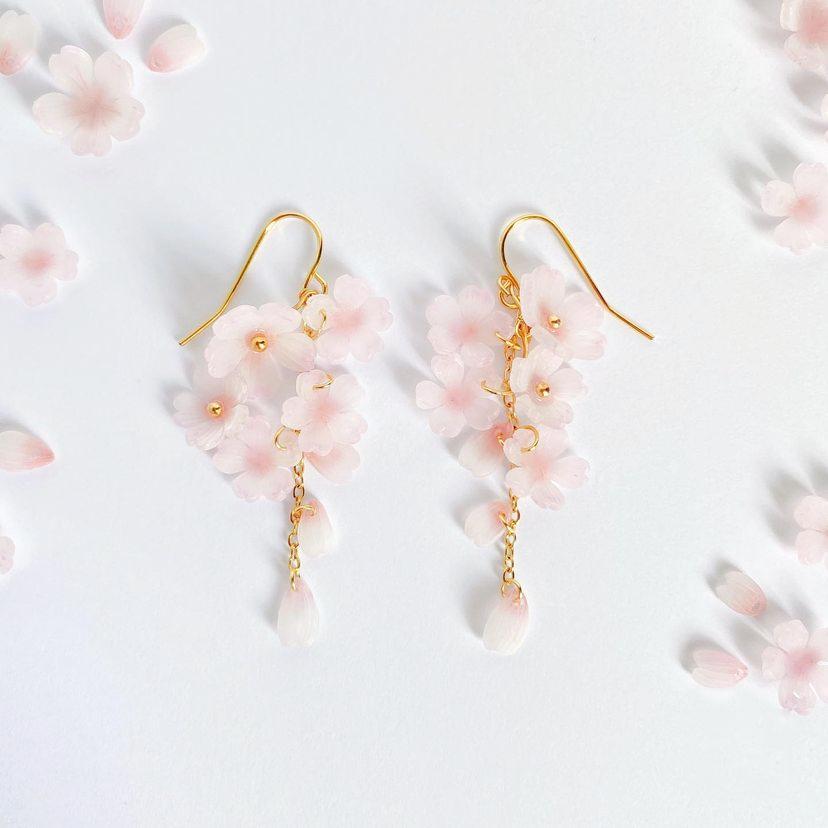 副业首选丨她用手作将春色锁在耳畔，百元一件，供不应求！