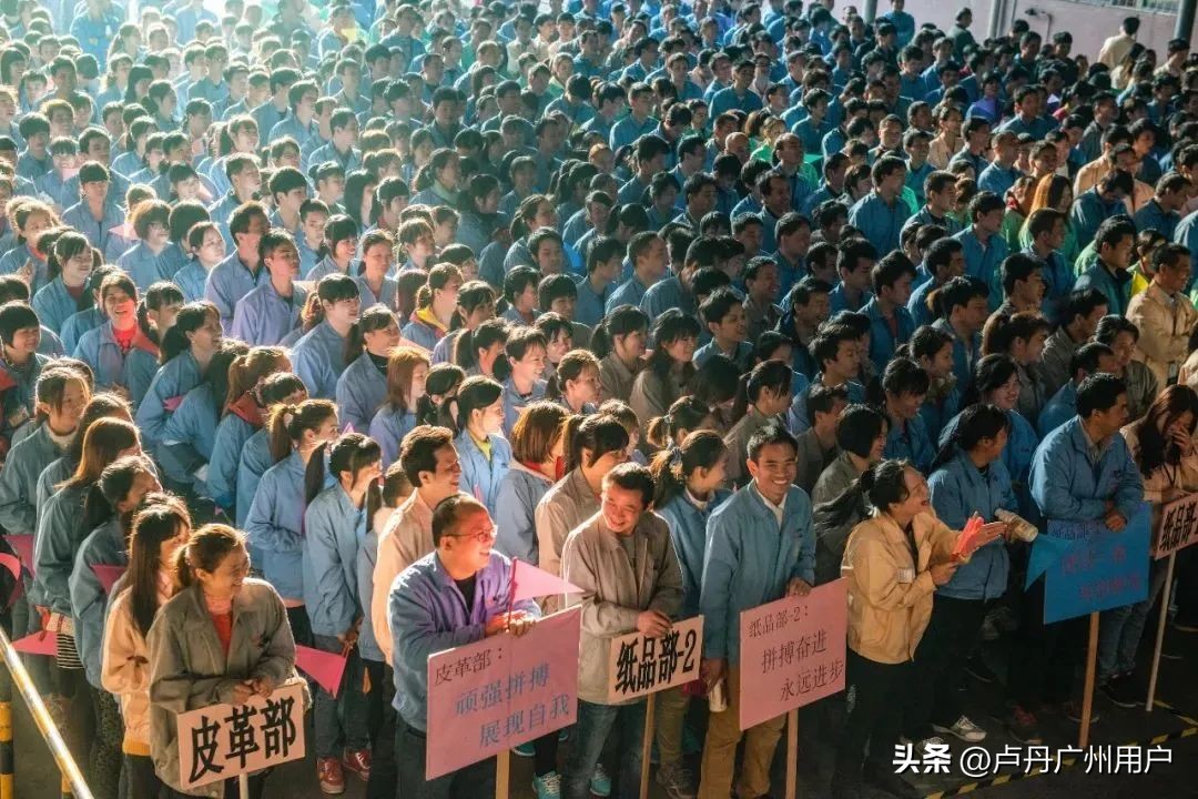 20年拍下150万张“东莞女工”在国外爆火：中国制造，不可思议！