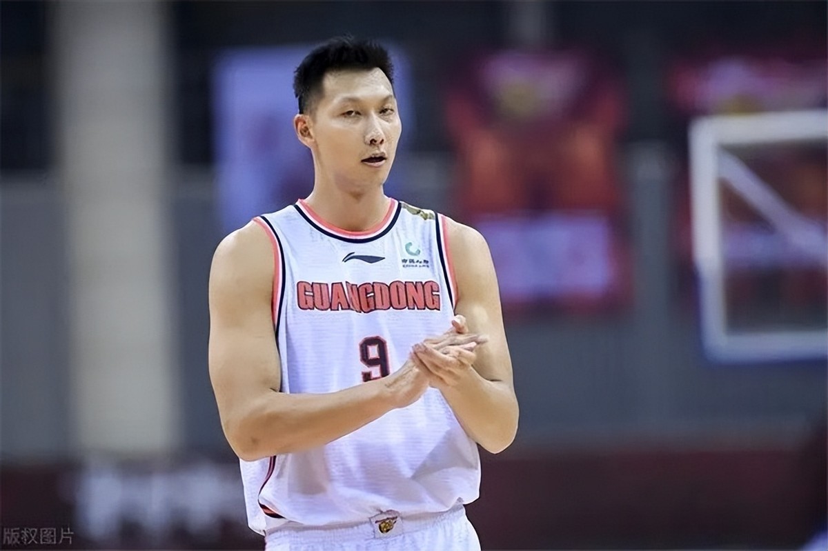 易建联的妻子是谁,易建联和他的妻子有多恩爱