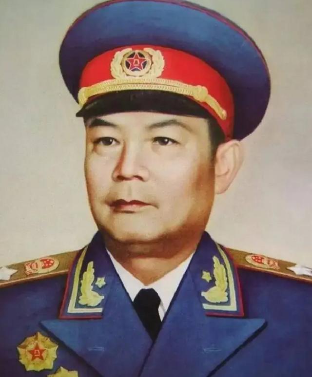 1976年毛主席逝世,*东兴汪**建议在悼词加上几点,*国锋华**听后:同意