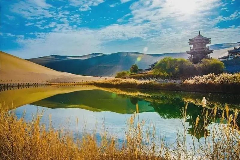 鸣沙山月牙泉游记,鸣沙山月牙泉之行