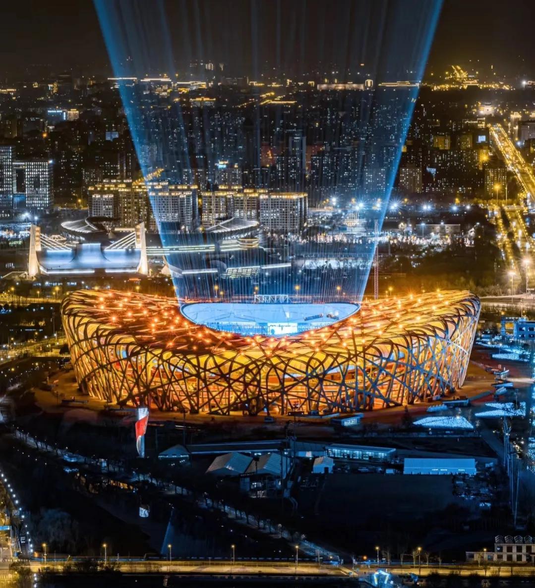 最大的体育场能容纳多少人,中国最大的10个体育场