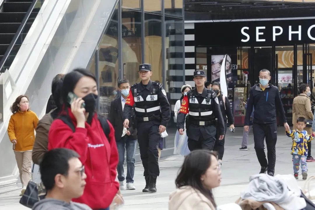 【节日我在岗】“五一”燃旺烟火气，网红大学路背后的“平安密码”